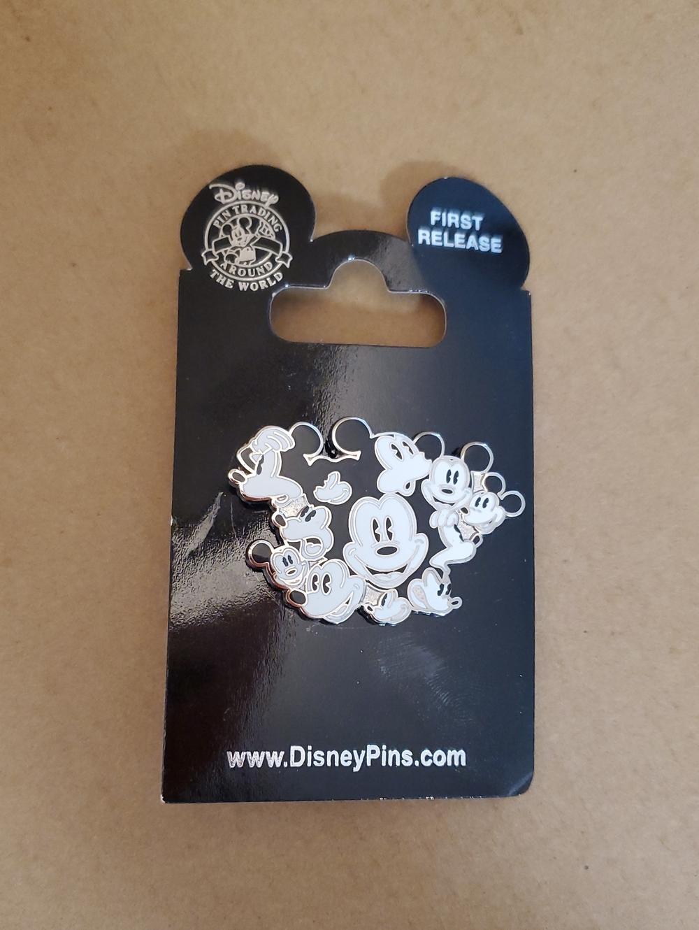 Disney "Oh Mickey! Series" Mickey Mouse Expressions Cluster Pin
